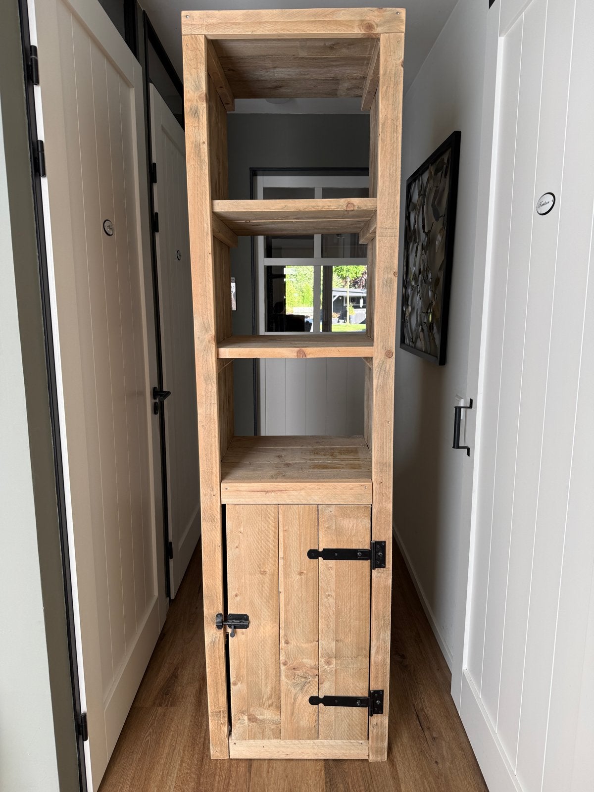 Steigerhouten kast met open vakken en deurtje, Huis en Inrichting, Kasten | Boekenkasten, Gebruikt, 50 tot 100 cm, 200 cm of meer
