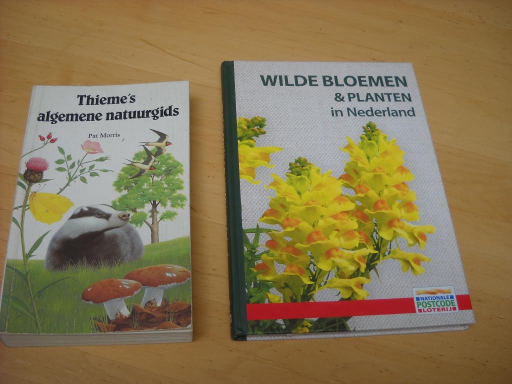 Thieme algemene natuurgids en wilde bloemen en planten, Gelezen, Bloemen, Planten en Bomen, Diverse auteurs, Ophalen of Verzenden
