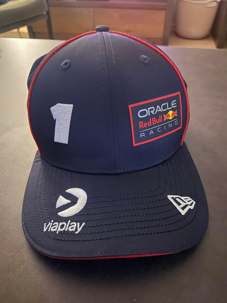 Red Bull Racing Max Verstappen F1 Kampioen Pet, Ophalen of Verzenden, Zo goed als nieuw, One size fits all, Pet