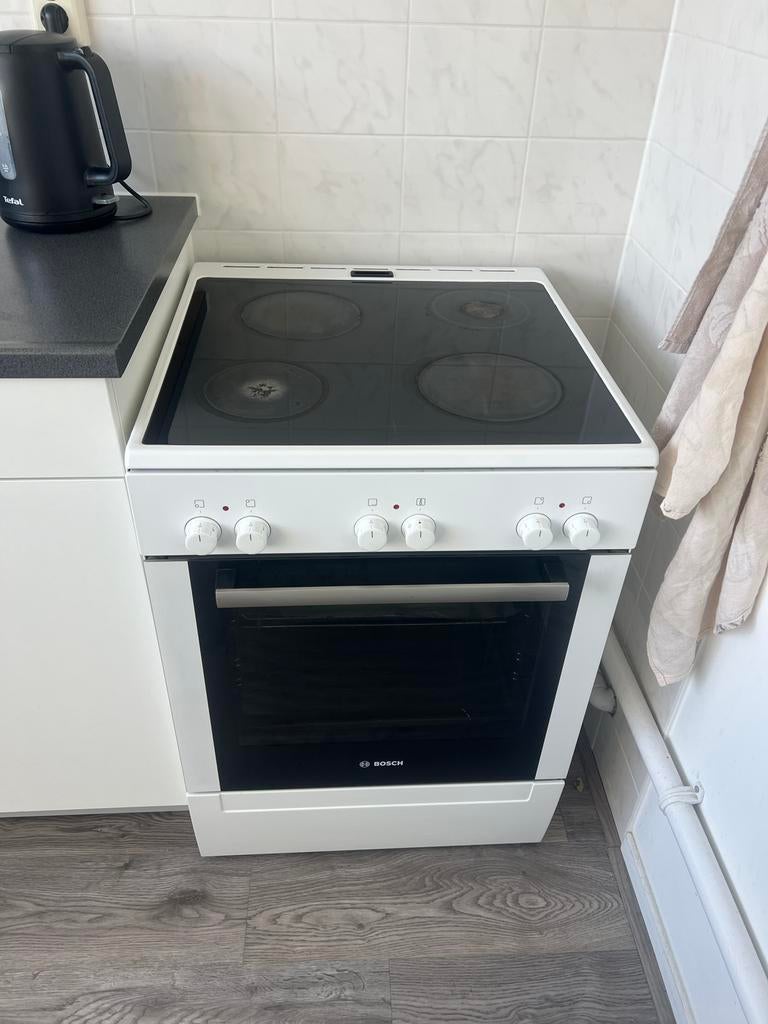 Elektrische oven met werkende kookplaten, Witgoed en Apparatuur, Kookplaten, Ophalen, 4 kookzones, Zo goed als nieuw, Vrijstaand