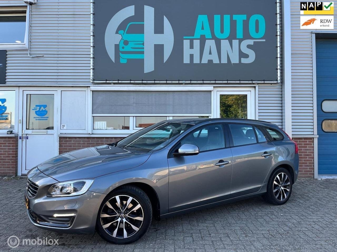 Volvo V60 1.5 T3 Polar+ Dynamic | orig NL | leder | trekhaak, Euro 6, 4 cilinders, 152 pk, Automatische klimaatregeling