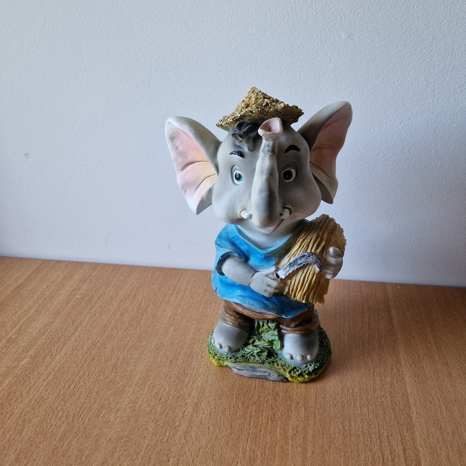 Leuke olifant decoratie beeldje met strohoed, Ophalen of Verzenden, Zo goed als nieuw, Dier