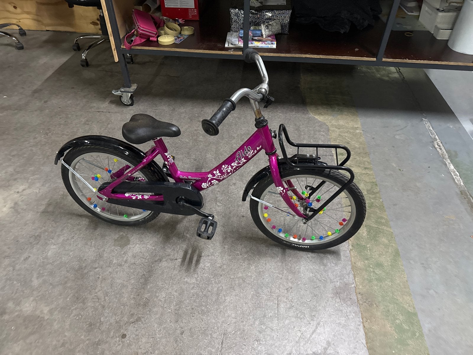 Gratis kinderfiets - achterband plat, ventiel stuk, Ophalen of Verzenden, Gebruikt, Terugtraprem, 16 tot 20 inch