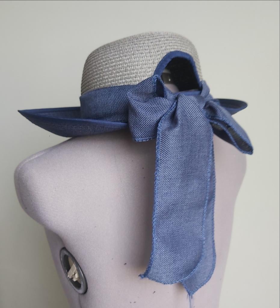 Stijlvolle Strohoed met Blauwe Band - Zo goed als nieuw, Ophalen of Verzenden, Zo goed als nieuw, One size fits all, Hoed