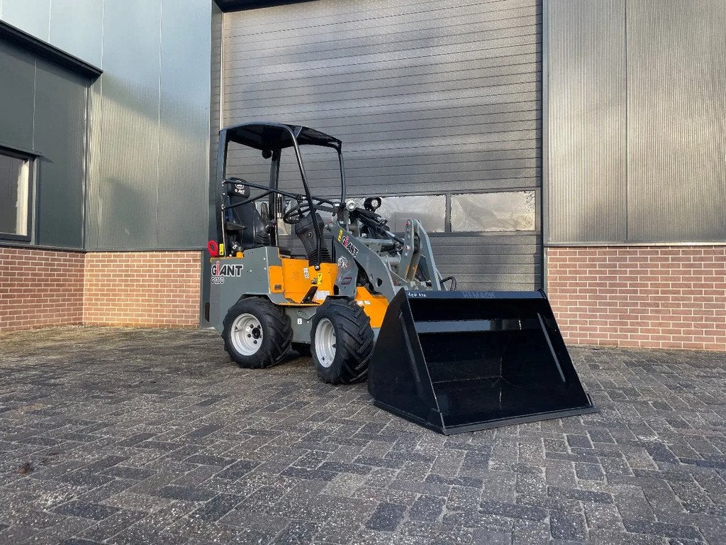 Giant G1200 DEMO 2025 - Lease vanaf 328,84 p/m - Knikmops We, Wiellader of Shovel