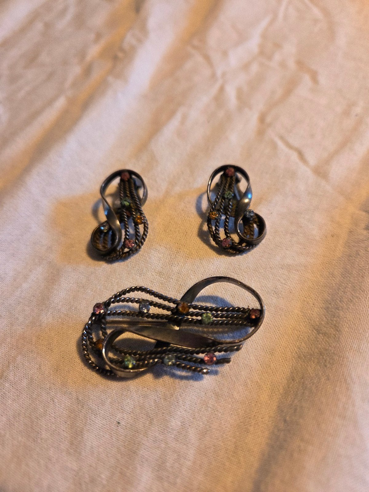 Vintage Oorclips en Broche Set met Gekleurde Steentjes, Overige materialen, 4 tot 7 cm, Gebruikt, Overige kleuren