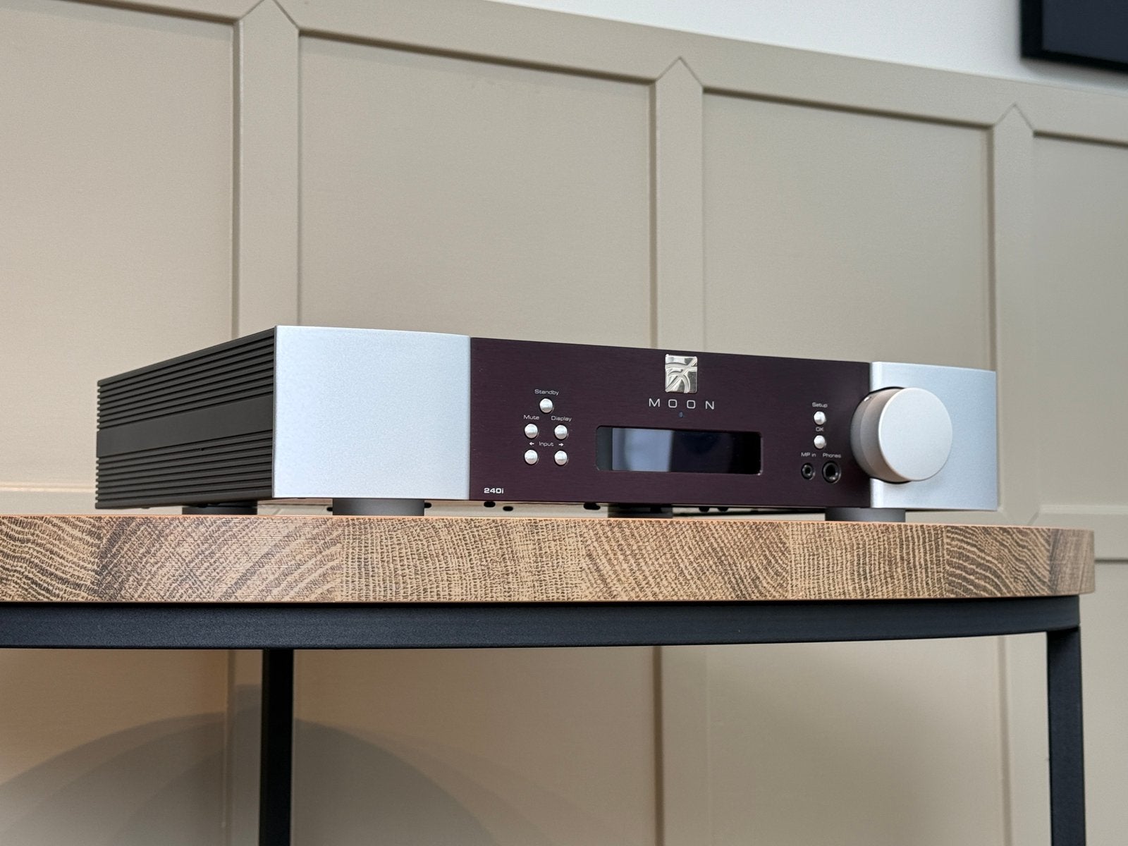 Moon 240i, Overige merken, Ophalen of Verzenden, Zo goed als nieuw, 60 tot 120 watt