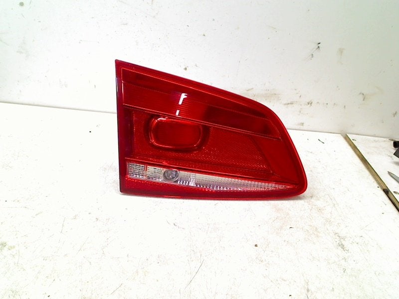Achterlicht Links Achterklep Passat Variant (365) 2012, Gebruikt, Volkswagen, Volkswagen AG, Kundenbetreuung@volkswagen.de
