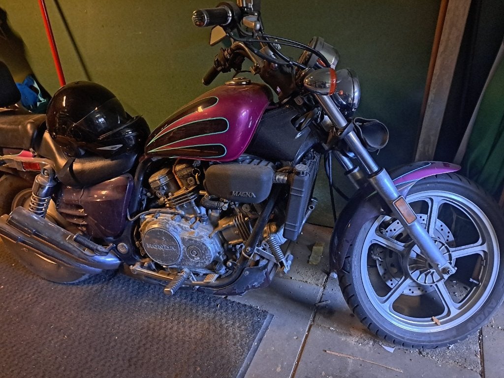 Honda VF700C, 4 cilinders, Chopper, Gebruikt, Particulier