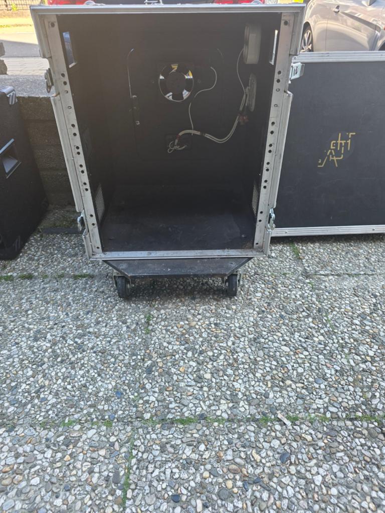 Stevige flightcase op wielen, Ophalen of Verzenden, Gebruikt, Overige instrumenten, Flightcase