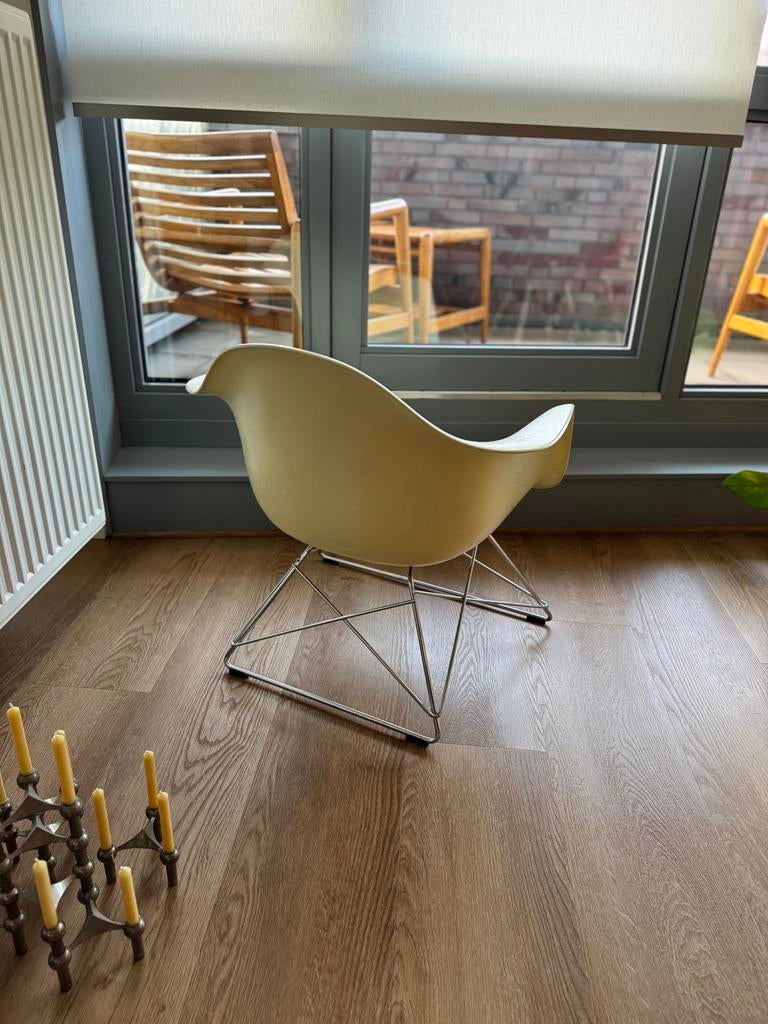Vitra Eames LAR Fiberglass stoel, Huis en Inrichting, Stoelen, Gebruikt, Eén, Kunststof, Overige kleuren, Ophalen