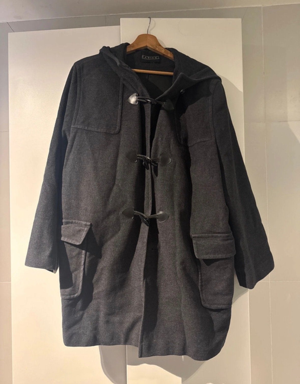 Grijze duffel jas met capuchon - Maat L, Ophalen of Verzenden, Maat 42/44 (L), Grijs