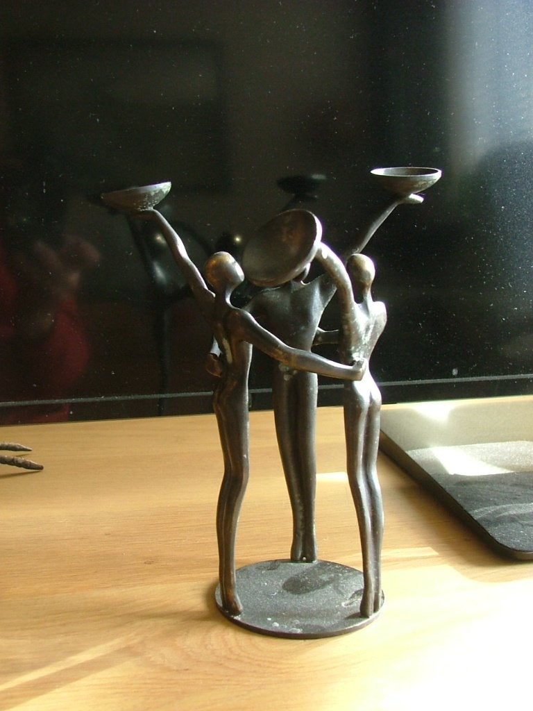 Sculptuur 'Teamspirit" Corry Ammerlaan 3 vrouwen met schaal, Groep mensen, Ophalen of Verzenden, Brons, 20 - 50 cm