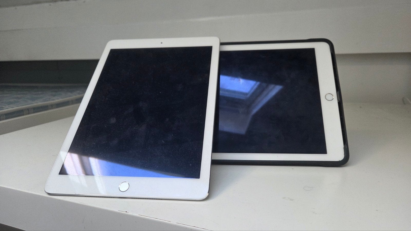 Apple iPad Air 2 - Zilver en Goud (2 stuks), Computers en Software, 10 inch, Gebruikt, Verzenden, Wit