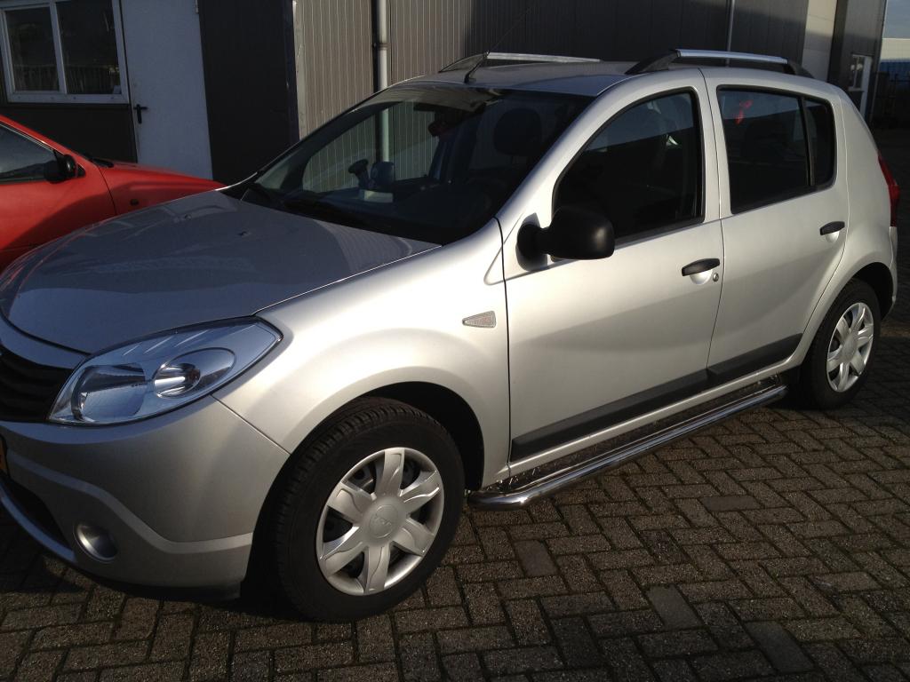 Dacia Sandero stepway sidebars met rvs trede