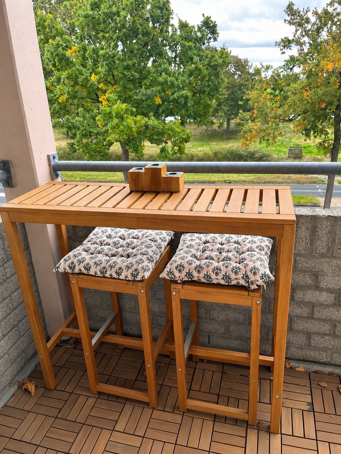 Goes als nieuwe hoge tafel met twee krukken, Huis en Inrichting, Ophalen, Zo goed als nieuw, 90 cm of meer, Hout