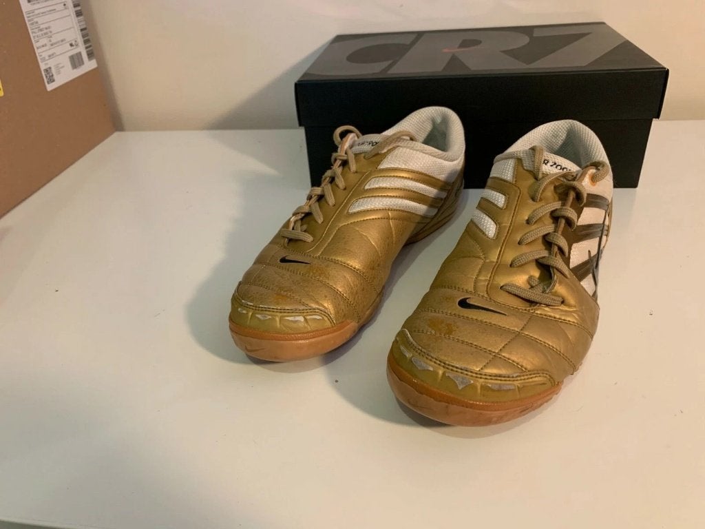 nike tiempo r10 ronaldinho gold indoor trainers boots size 9, Gebruikt, Maat XS of kleiner, Schoenen, Ophalen of Verzenden