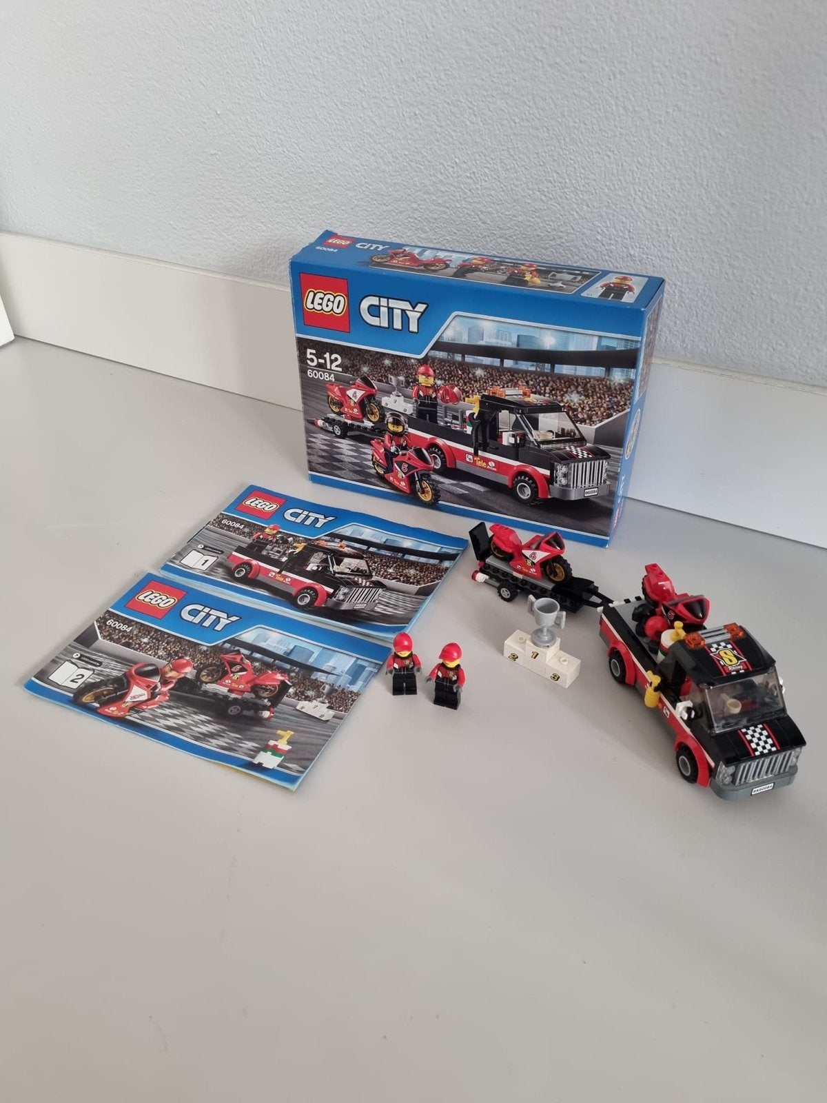 LEGO City 60084 Racewagen Transporter met Motoren