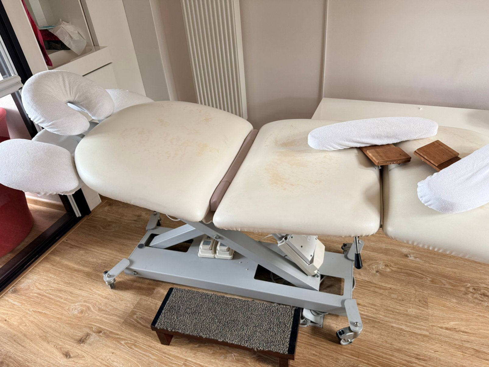 Massage/behandel tafel en krukken, Ophalen, Gebruikt, Massagetafel