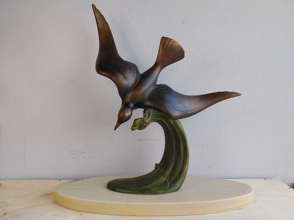 Art Deco meeuw in vlucht P. Deric op marmer, Art deco, Ophalen of Verzenden, 20 - 50 cm, Bruin