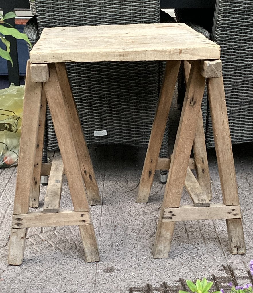 Brocante houten tafeltje op schragen / werkbankje, Ophalen, Hout, ---, ---