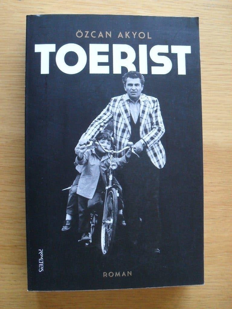 Toerist van Özcan Akyol, Ophalen of Verzenden, Gelezen