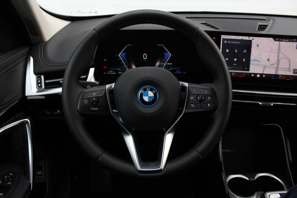 BMW X1 xDrive25e xLine Automaat / Sportstoelen / Achteruitri, 136 pk, Met garantie (alle), Zwart, Bedrijf
