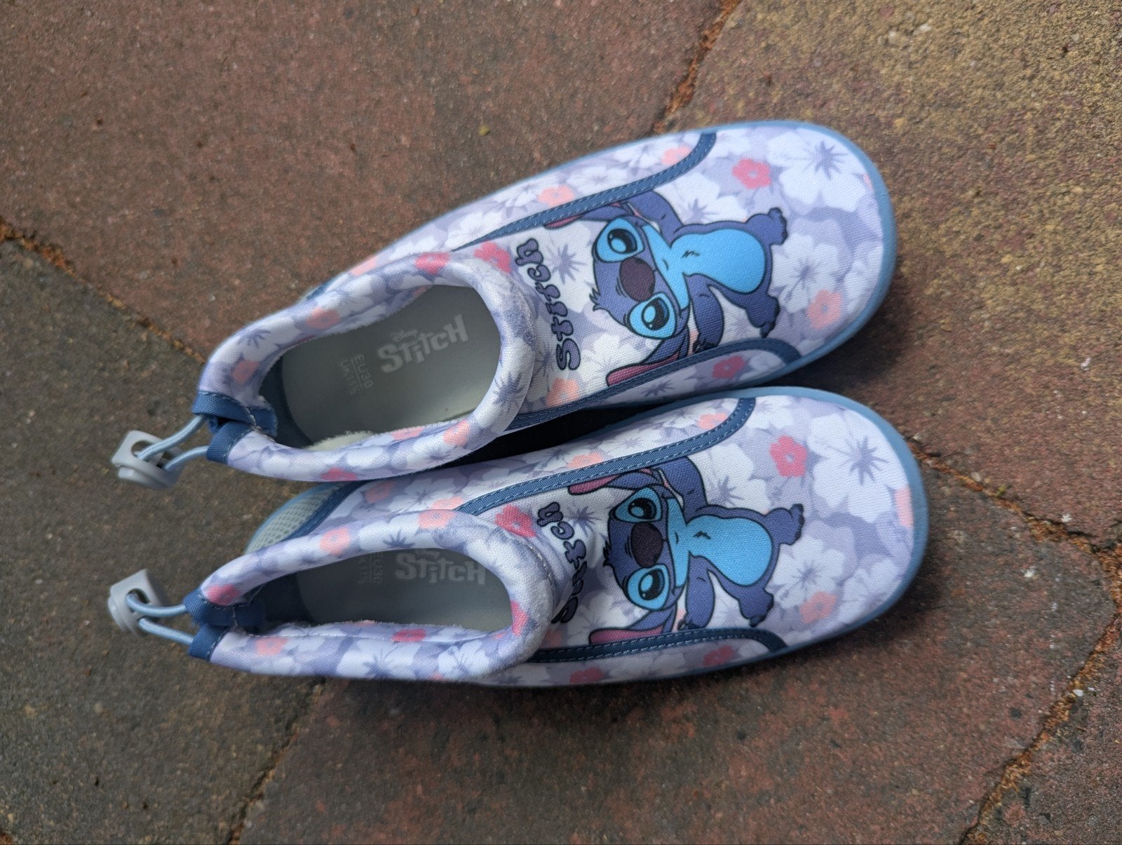 Waterschoenen maat 30 - Zo goed als nieuw, Kinderen en Baby's, Kinderkleding | Schoenen en Sokken, Ophalen, Stitch, Jongen of Meisje