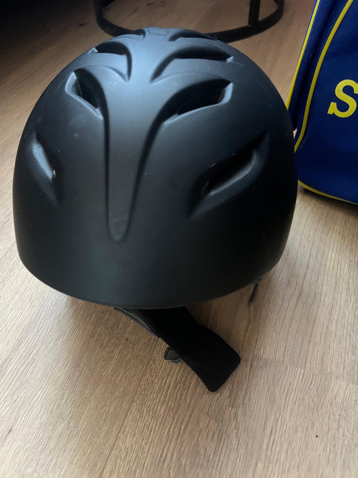 Skihelm met oordopjes ingang, Sport en Fitness, Skiën en Langlaufen, Gebruikt, Overige typen, Skiën, Minder dan 100 cm
