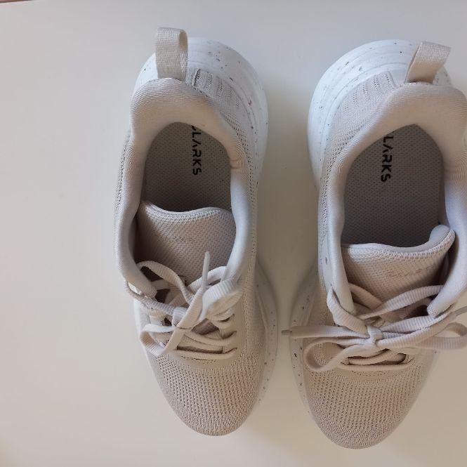 Clarks, Ophalen of Verzenden, Zo goed als nieuw, Beige, Sneakers of Gympen