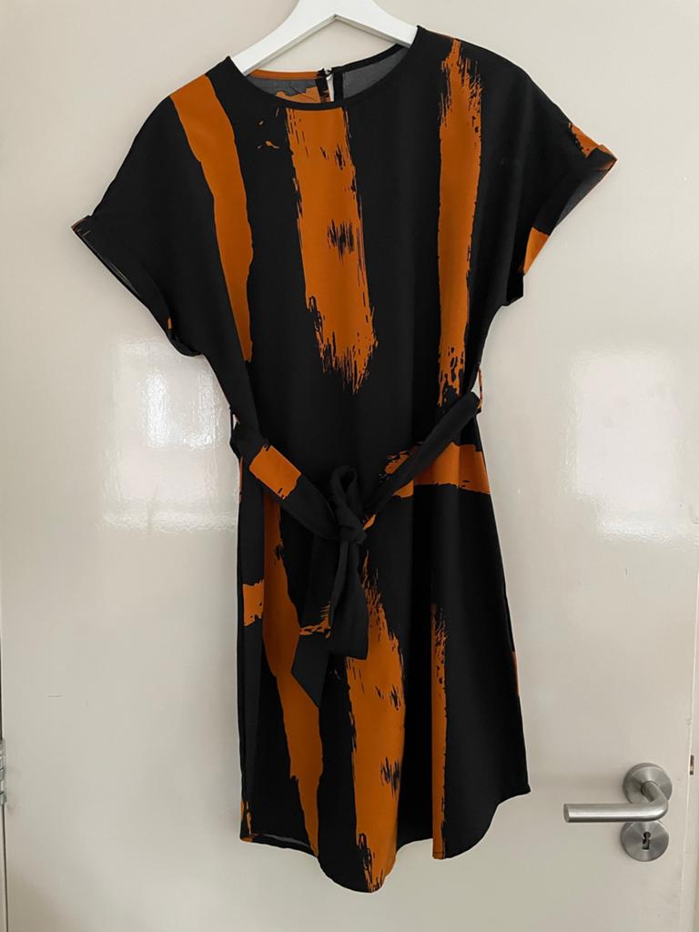 Shein jurk met strikceintuur - Maat S/36 - nieuw, Zwart, Nieuw, Ophalen of Verzenden, Knielengte