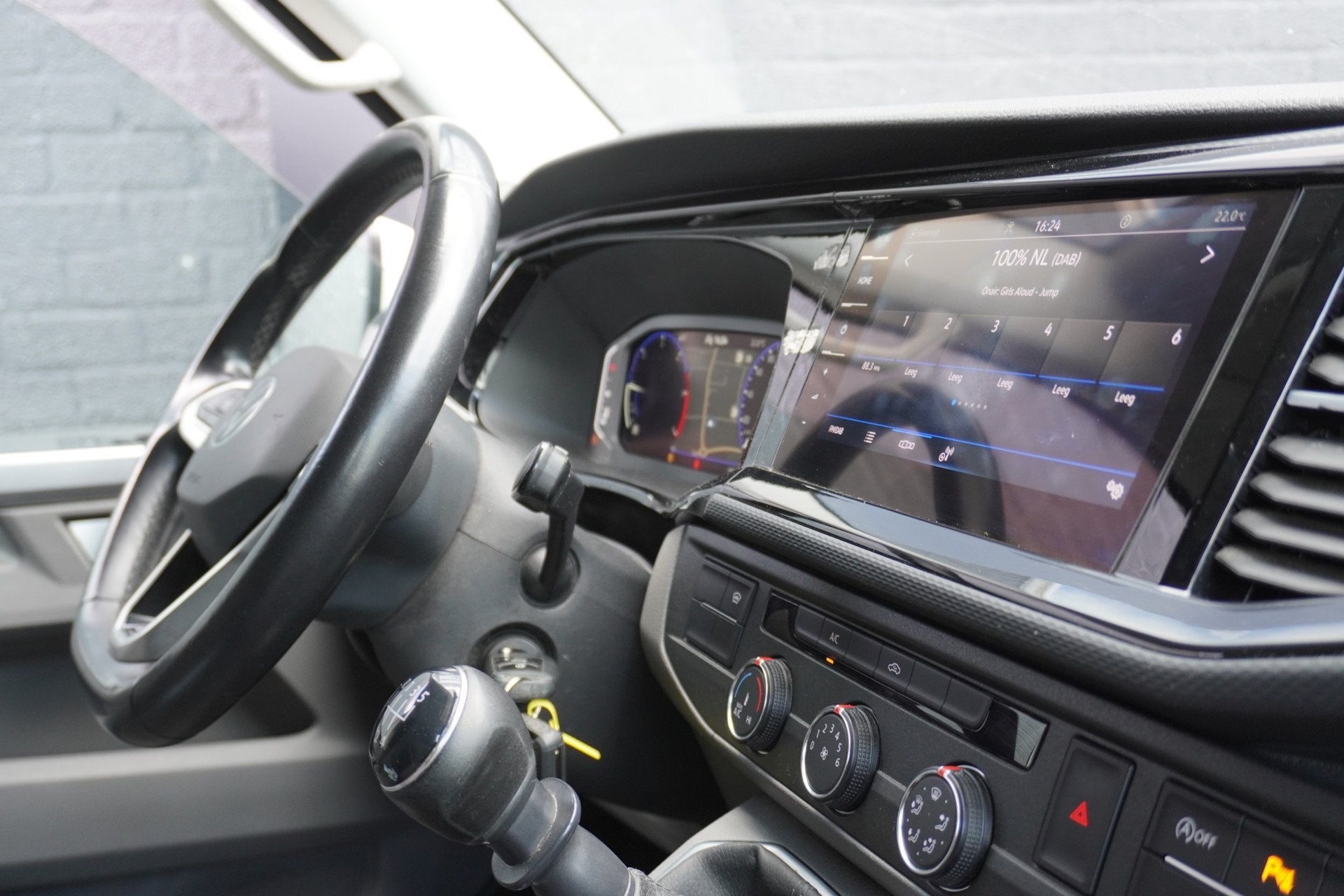 Volkswagen Transporter 2.0 TDI BULLI - EURO 6 - Airco - Navi, Voorwielaandrijving, Stof, Gebruikt, 4 cilinders