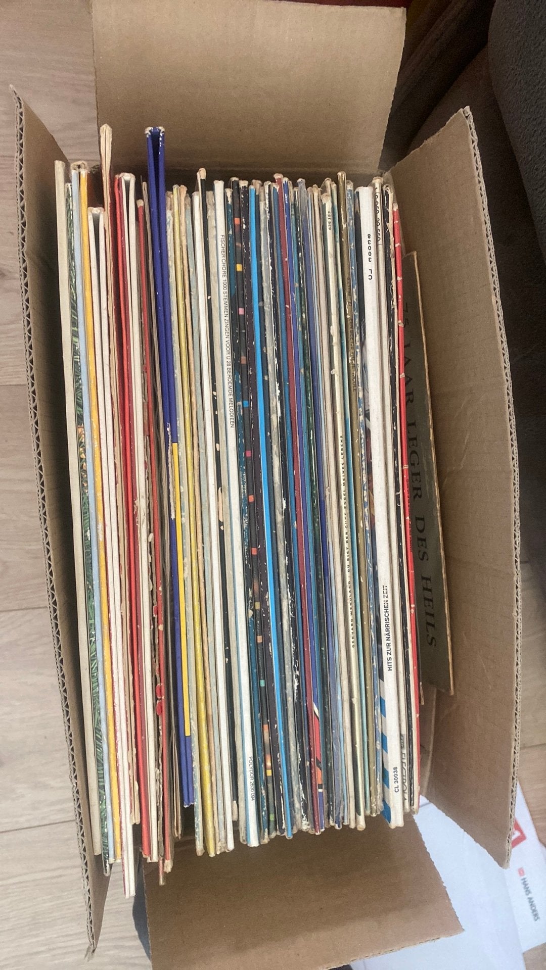 Een doos vol voornamelijk christelijke elpees en singles., Ophalen, Gebruikt