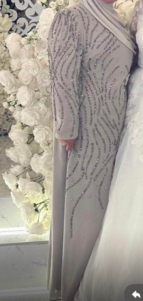 Elegante Abaya Maat 48 Beige met Strass - Lengte 170cm, Ophalen of Verzenden, Zo goed als nieuw, Maat 46/48 (XL) of groter, Beige