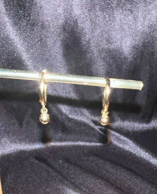 Nieuwe goudkleurige oorbellen met parel, Hangers, Nieuw, Ophalen of Verzenden, Met edelsteen