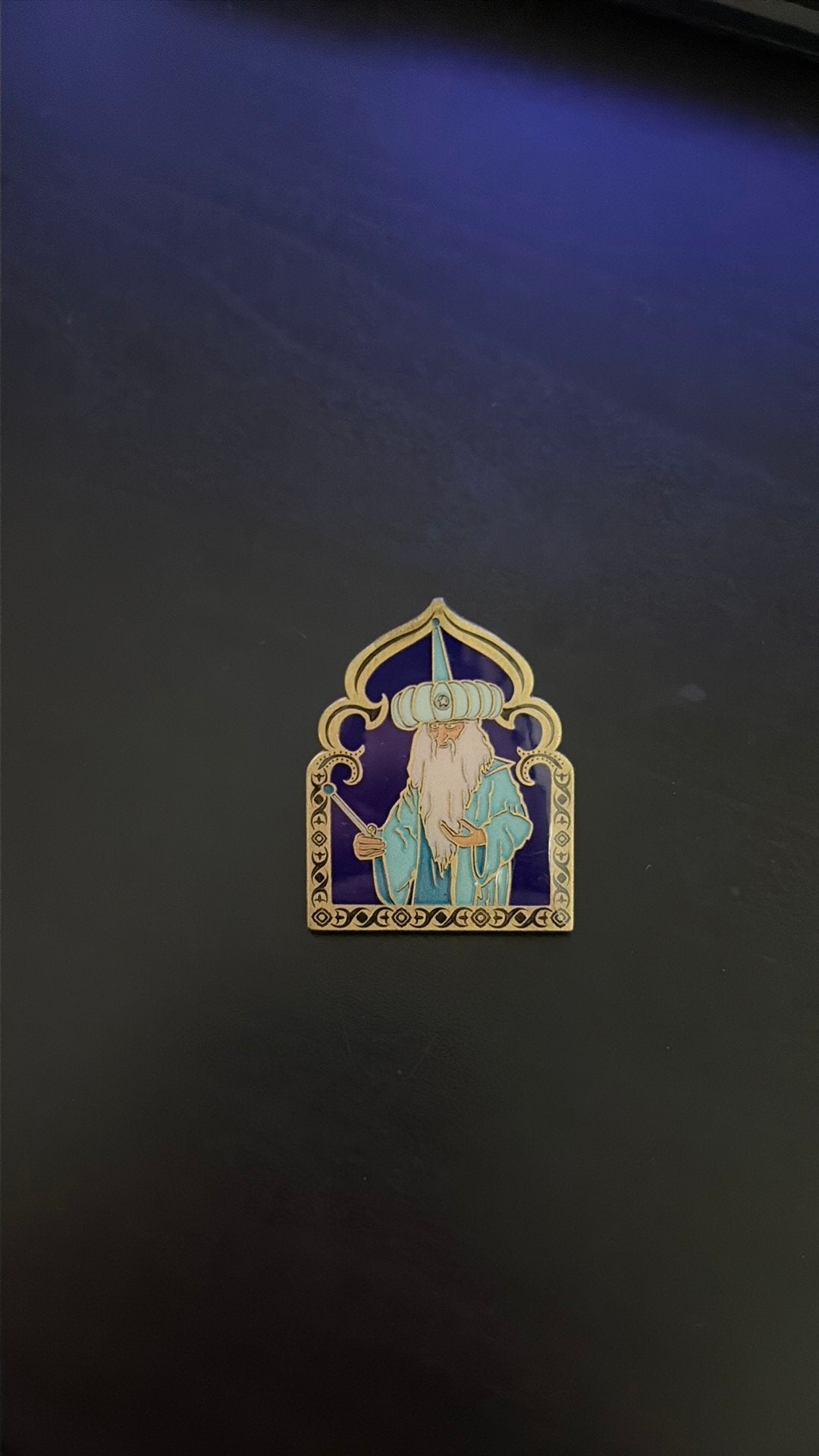 Efteling pin fata morgana tovenaar, Verzamelen, Efteling, Ophalen of Verzenden, Zo goed als nieuw, Button of Speldje