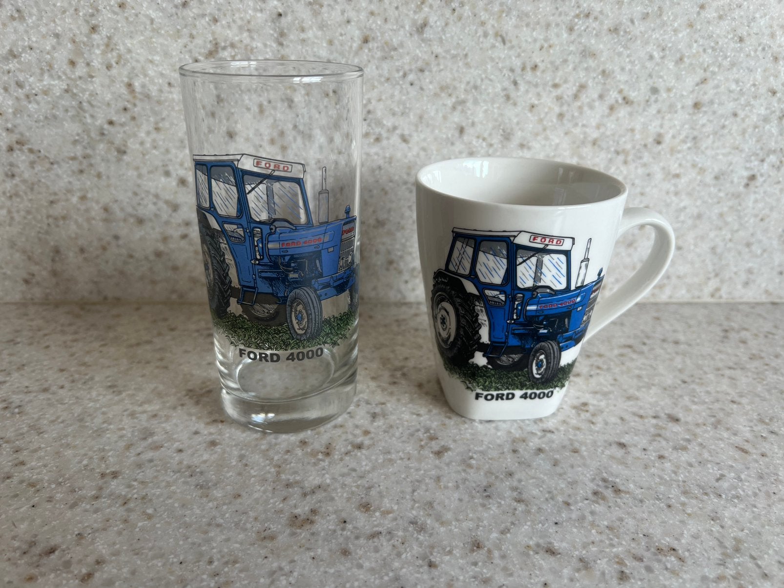 Ford 4000 met dak set beker aardewerk en glas nieuw, Verzamelen, Verzenden, Nieuw, Overige typen