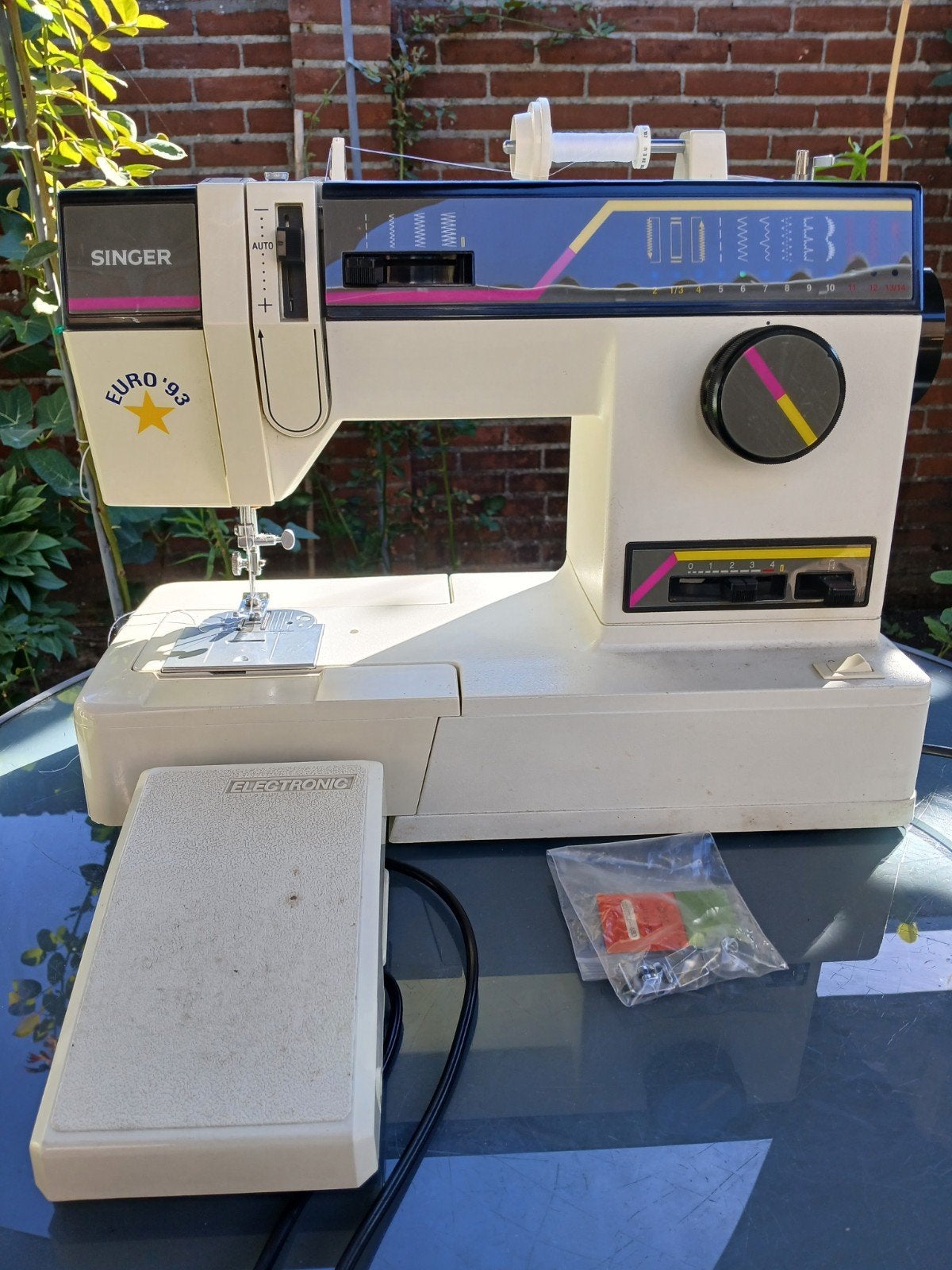 SINGER Euro 93,model 6240, Ophalen, Zo goed als nieuw, Naaimachine, Singer