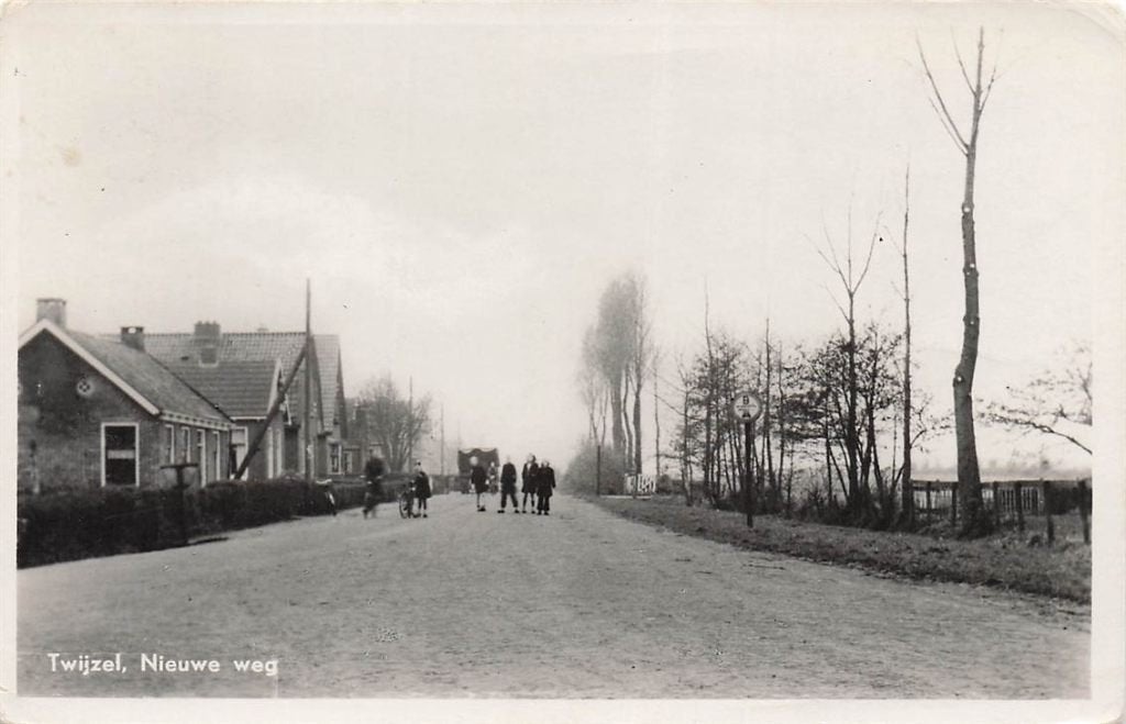 703-431-003 Twijzel Nieuwe Weg, Verzamelen, Ansichtkaarten | Nederland, Verzenden, Voor 1920, Friesland