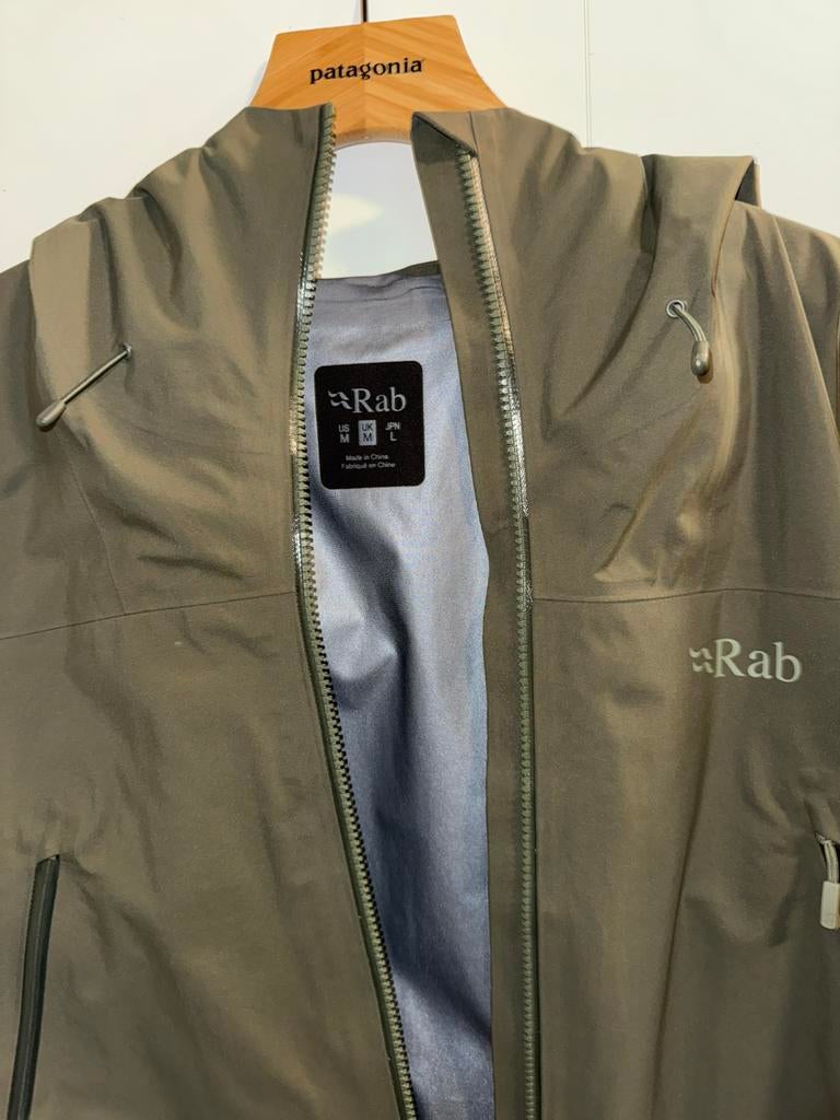 Rab Kangri GTX Jacket GORE-TEX, Kleding | Heren, Sportkleding, Zo goed als nieuw, Maat 52/54 (L), Zwart, Ophalen of Verzenden