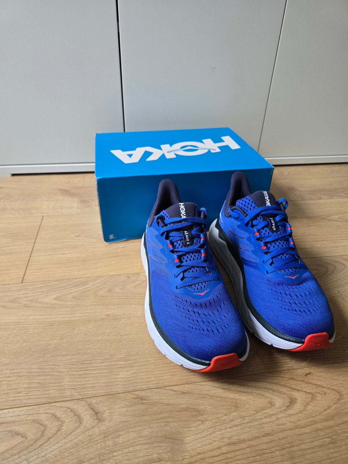 Hoka Arahi 5 Sneakers - Nieuw in doos, Blauw, Nieuw, Ophalen of Verzenden, Sneakers of Gympen