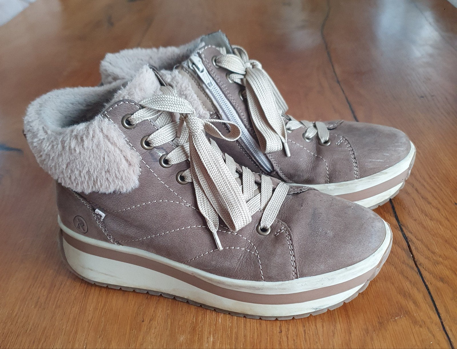 Rieker Evolution laarsjes camel suede maat 39, Kleding | Dames, Bruin, Lage of Enkellaarzen, Ophalen of Verzenden, Zo goed als nieuw