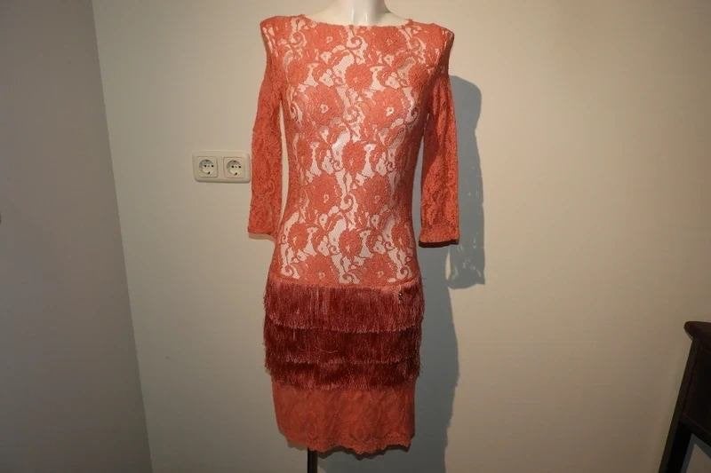Elisabetta Franchi roze jurk kant stof franje rok bedel IT40