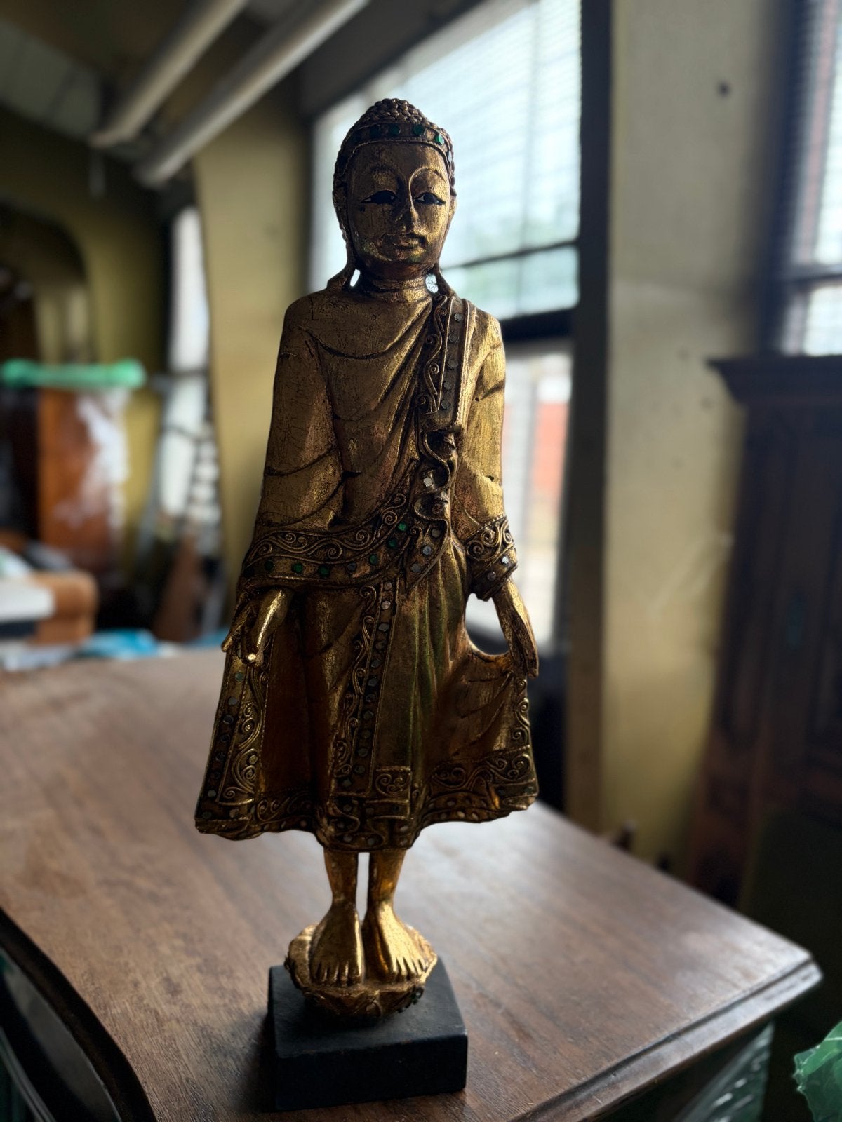Gouden Boeddha beeld op sokkel - Handgemaakt, Gebruikt, Ophalen of Verzenden, Hout, Goud