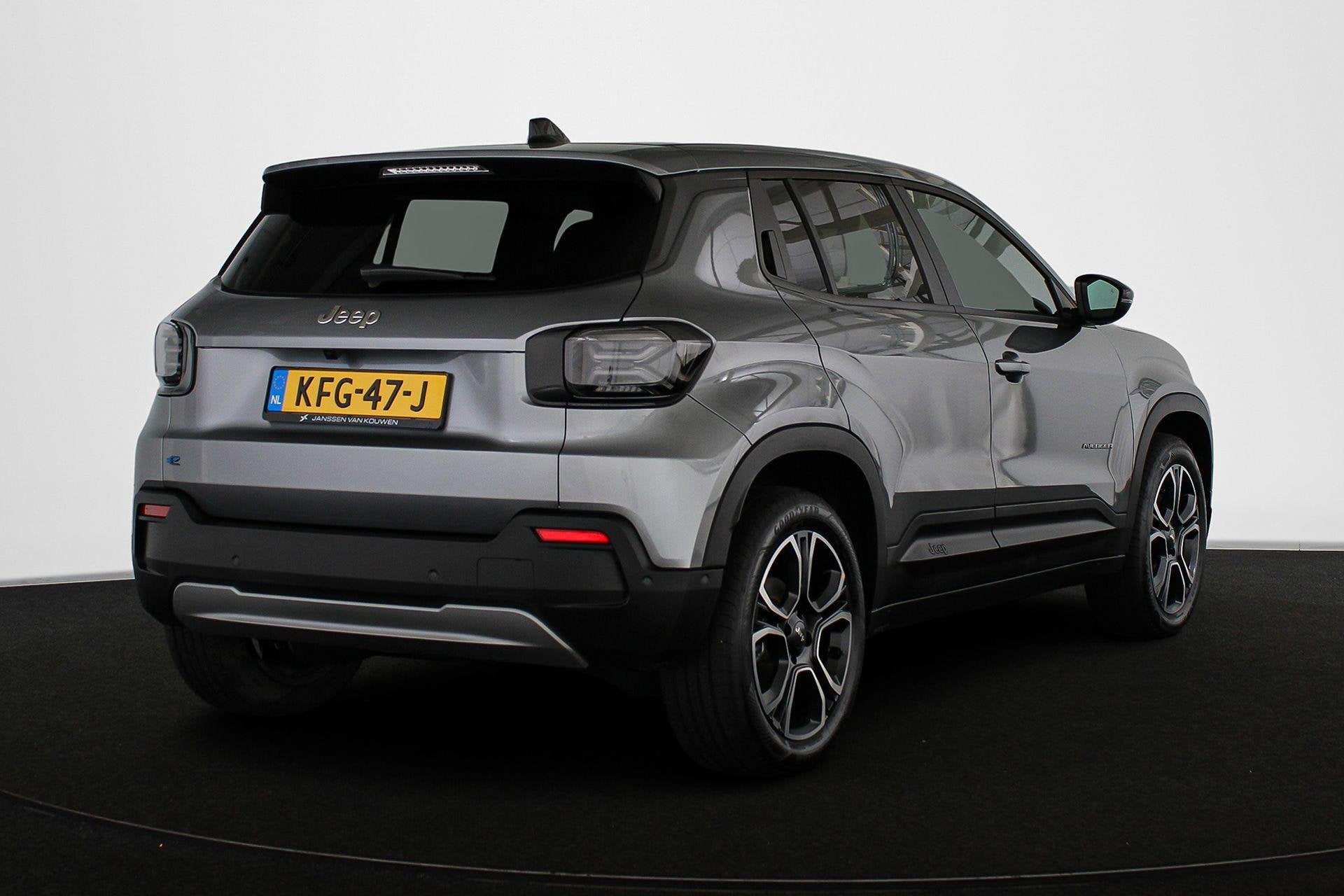 Jeep Avenger Summit 54 kWh Stoel-Voorruitverwarming Elektris, Auto's, 394 km, 156 pk, Leder en Stof, Origineel Nederlands