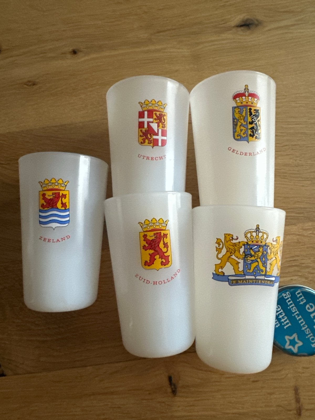Set van 5 vintage melkglas bekers met provinciewapens, Ophalen of Verzenden