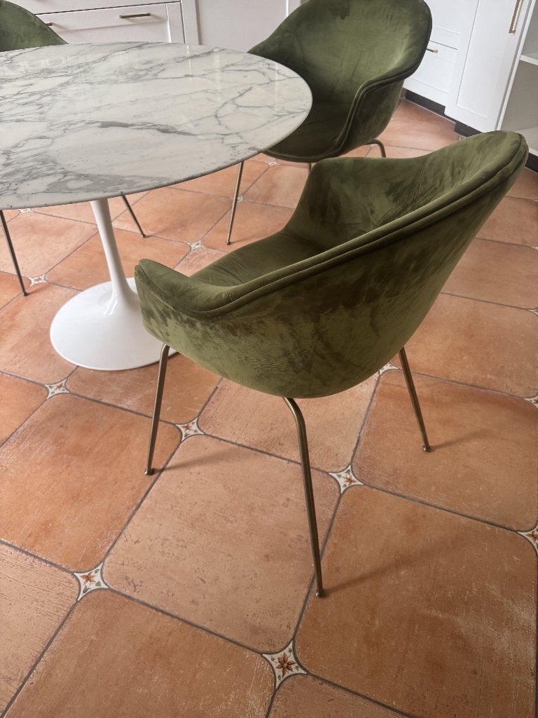 4x GUBI Bat Dining Chairs –Groen fluweel & Messing onderstel, Huis en Inrichting, Stoelen, Ophalen, Gebruikt, Overige kleuren