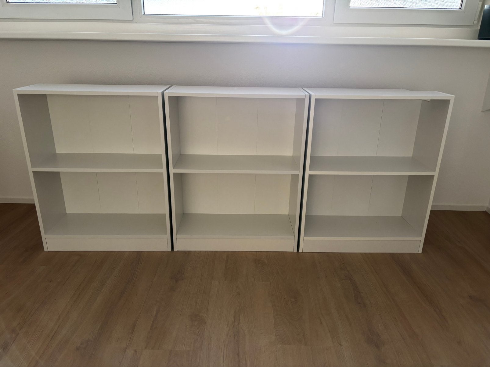 Moet ZSM weg! Set van 3 witte boekenkasten met 2 vakken, Huis en Inrichting, Kasten | Vitrinekasten, Ophalen, 50 tot 100 cm, Zo goed als nieuw