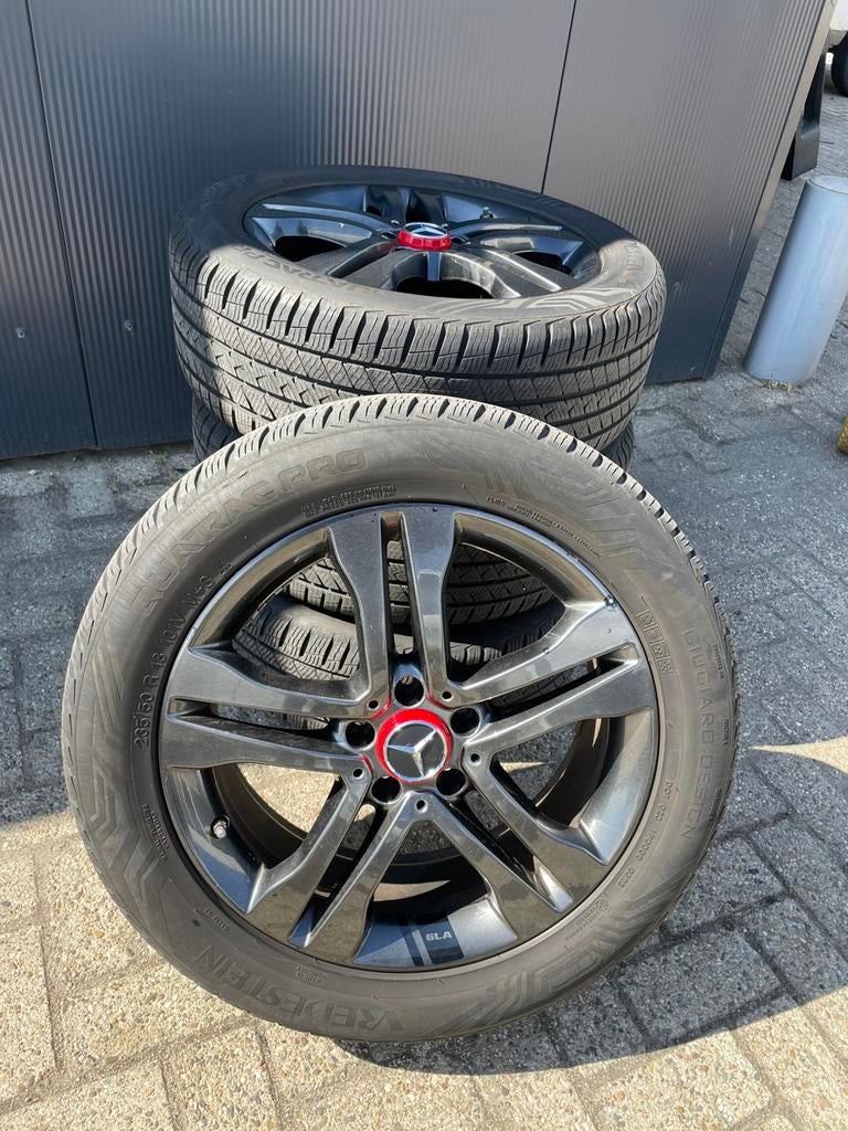 Wielenset Mercedes GLA 18 inch met 4s, Ophalen, 18 inch, Gebruikt, Banden en Velgen