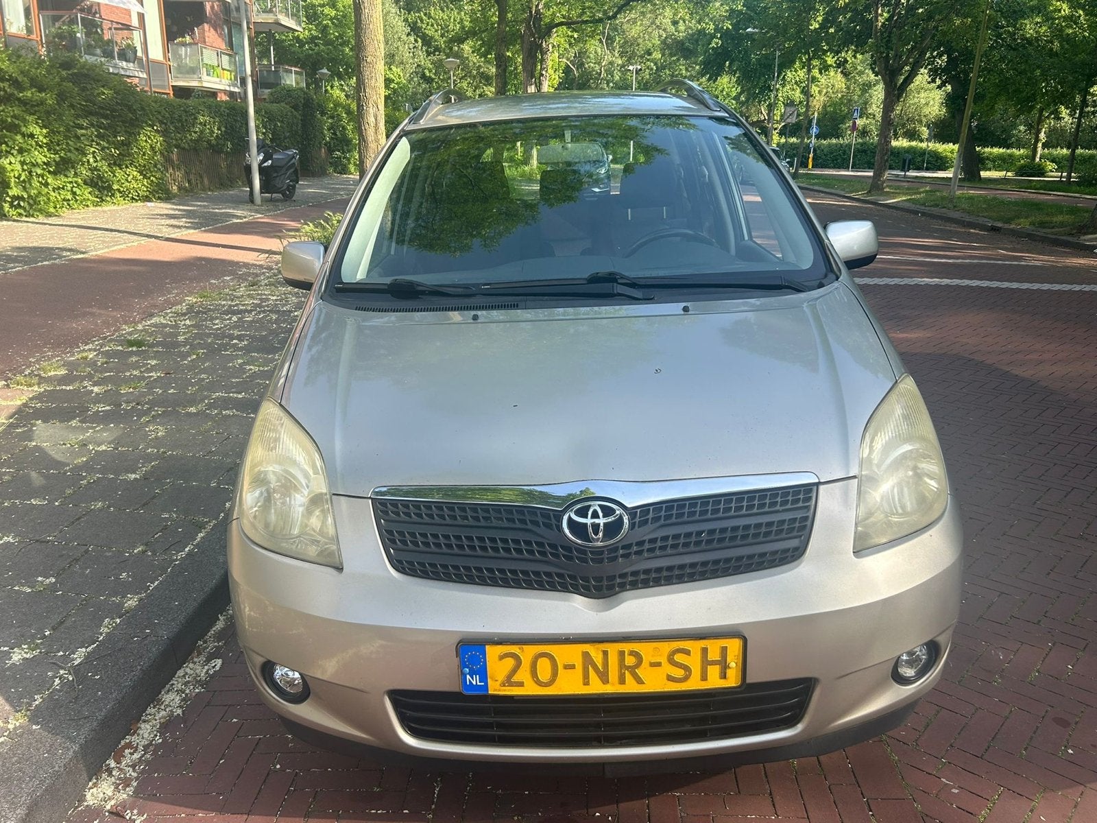 Toyota Corolla Verso 1.6 Vvt-i 2004 Grijs, Auto's, Voorwielaandrijving, 450 kg, 4 cilinders, Handgeschakeld